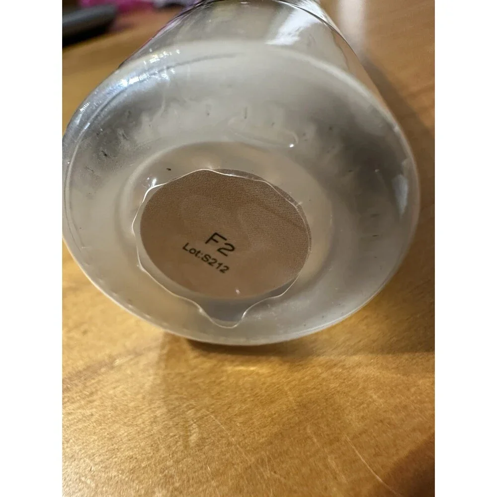 Makeup Revolution Conceal & Glow Foundation F2 23ml Illuminating Vegan